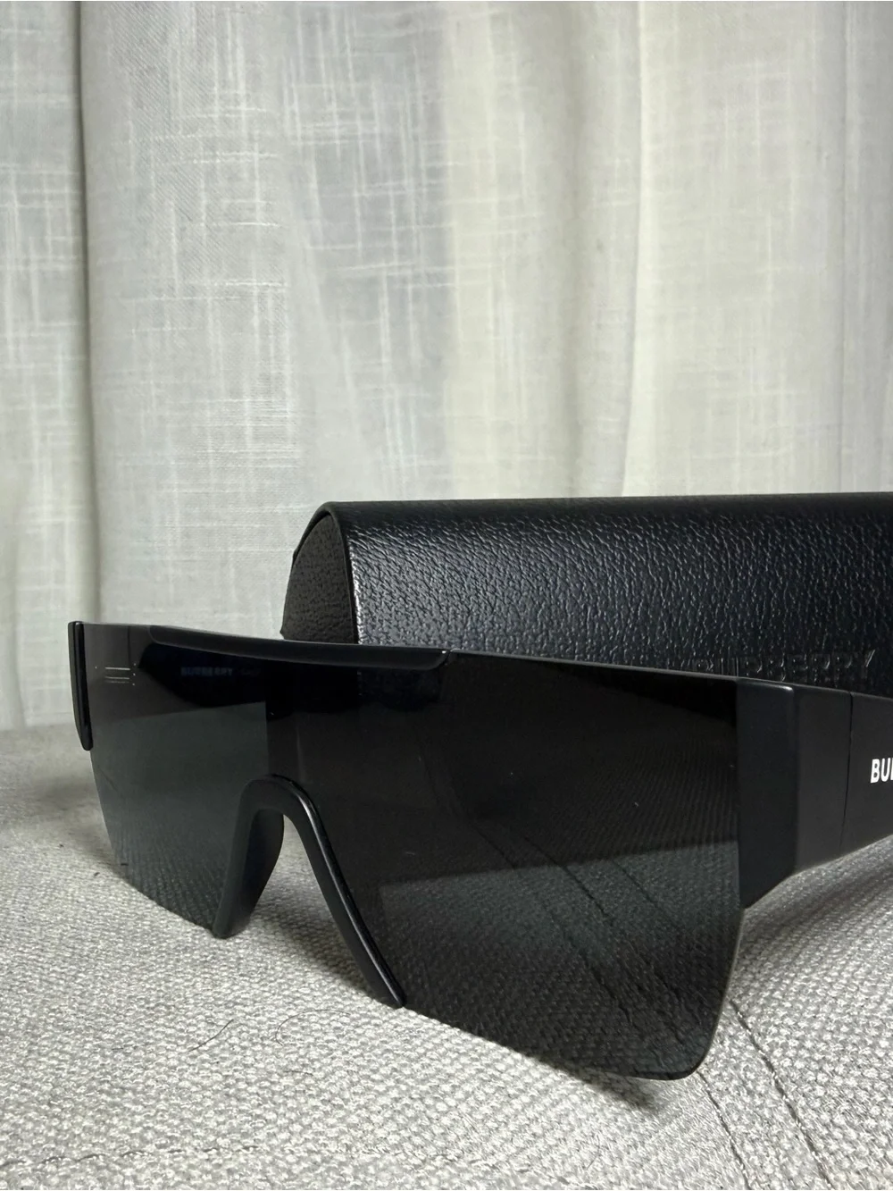 Burberry Black Shield-Style VR Sunglass with Case